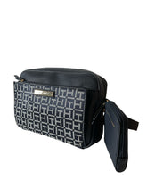 Cargar imagen en el visor de la galería, Bolso Tommy Hilfiger Black Monogram + Monedero Original Importada - BGP