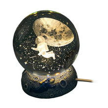 Cargar imagen en el visor de la galería, lampara 3D con figura de astronauta con media luna - BGP