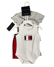 Cargar imagen en el visor de la galería, CONJUNTO TOMMY HILFIGER PARA NIÑO 3 PZ - BGP