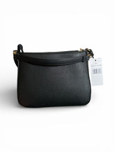 Cargar imagen en el visor de la galería, Bolso Tommy Hilfiger Original Negro con Cadena Dorada – Crossbody &amp; Shoulder Bag - BGP