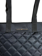 Cargar imagen en el visor de la galería, Bolsa Tote Acolchada Tommy Hilfiger Negra - BGP