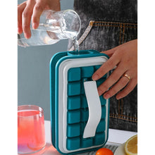 Cargar imagen en el visor de la galería, Molde para hielos en forma de botella - BGP