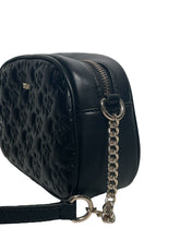 Cargar imagen en el visor de la galería, Bolsa Bolsa De Hombro Dkny Diseño Lisa Negra Con Correa De Hombro Negra Y Herrajes Metal. - BGP