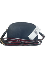 Cargar imagen en el visor de la galería, Bolso Tommy Hilfiger Original Azul Marino – Crossbody Clásico con Correa Ajustable - BGP