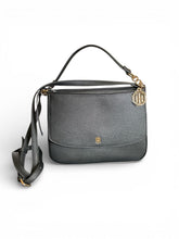 Cargar imagen en el visor de la galería, Bolso Tommy Hilfiger Original Negro con Cadena Dorada – Crossbody &amp; Shoulder Bag - BGP