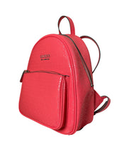 Cargar imagen en el visor de la galería, Mochila Mini Guess Monograma Coral Original Importada  21 Cm Alto × 17 Cm Ancho × 8 Cm Elegancia Práctica Con Un Toque Vibrante - BGP