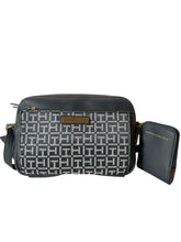 Cargar imagen en el visor de la galería, Bolso Tommy Hilfiger Black Monogram + Monedero Original Importada - BGP
