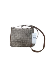 Cargar imagen en el visor de la galería, Bolso Tommy Hilfiger Original Café con Monograma – Crossbody Clásico Elegante - BGP