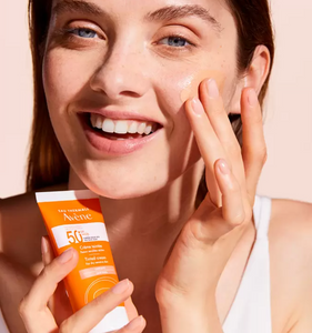 Avène Maticante Fluido Solar con Color FPS 50+ 50 ml - KOZ