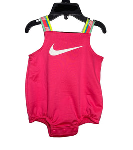 Divertidos Chapuzones. Trajes de Baño marca  Nike para Niña, Talla 6M, Disponibles en 3 Vibrantes Colores. - BGP