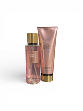 Cargar imagen en el visor de la galería, Set Victoria’s Secret Velvet Petals | Body Mist + Body Lotion - BGP