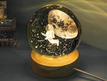 Cargar imagen en el visor de la galería, lampara 3D con figura de astronauta con media luna - BGP