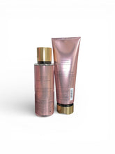 Cargar imagen en el visor de la galería, Set Victoria’s Secret Velvet Petals | Body Mist + Body Lotion - BGP
