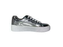 Cargar imagen en el visor de la galería, Tenis Guess Plateados Talla 9 Usa 26 Mx Mujer Original Importado - BGP