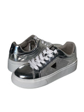 Cargar imagen en el visor de la galería, Tenis Guess Plateados Talla 9 Usa 26 Mx Mujer Original Importado - BGP