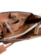 Cargar imagen en el visor de la galería, Bolsa Steve Madden tipo hobo café - BGP