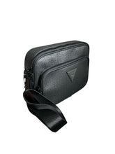 Cargar imagen en el visor de la galería, Crossbody GUESS Negra Clásica | Estilo Urbano - BGP